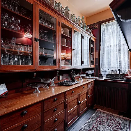 Vrooman Mansion B&B