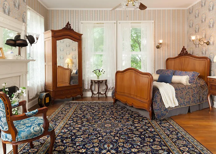 Vrooman Mansion Hotel *