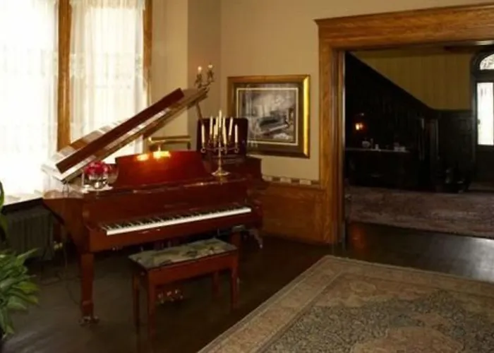 Vrooman Mansion Hotel