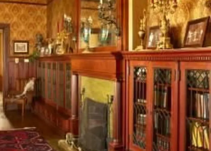 Vrooman Mansion Hotel *