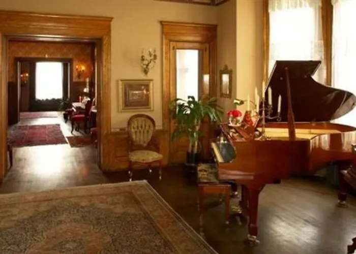 Vrooman Mansion Hotel