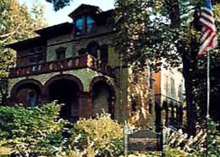 Vrooman Mansion Hotel *