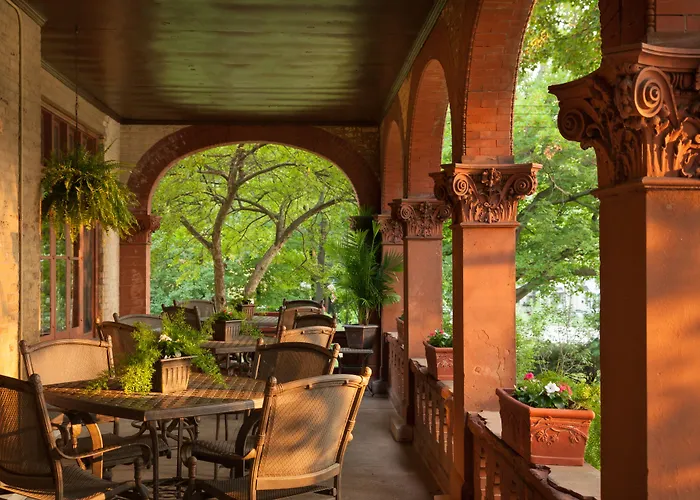 Vrooman Mansion Hotel
