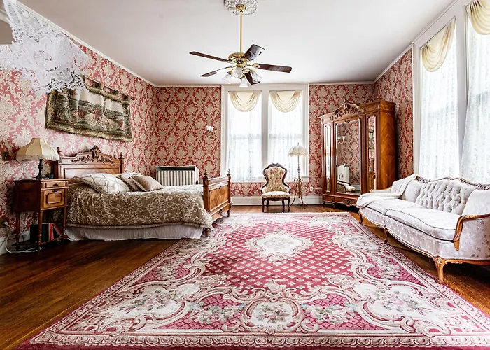 Vrooman Mansion Hotel *