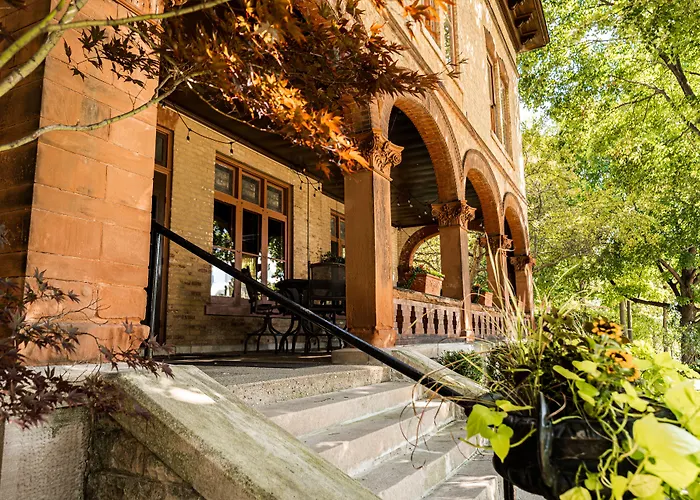 Vrooman Mansion Hotel