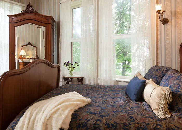 Vrooman Mansion Hotel